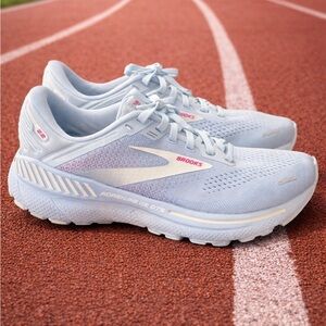 Brooks Adrenaline GTS 22 Women’s Size 7.5 light blue